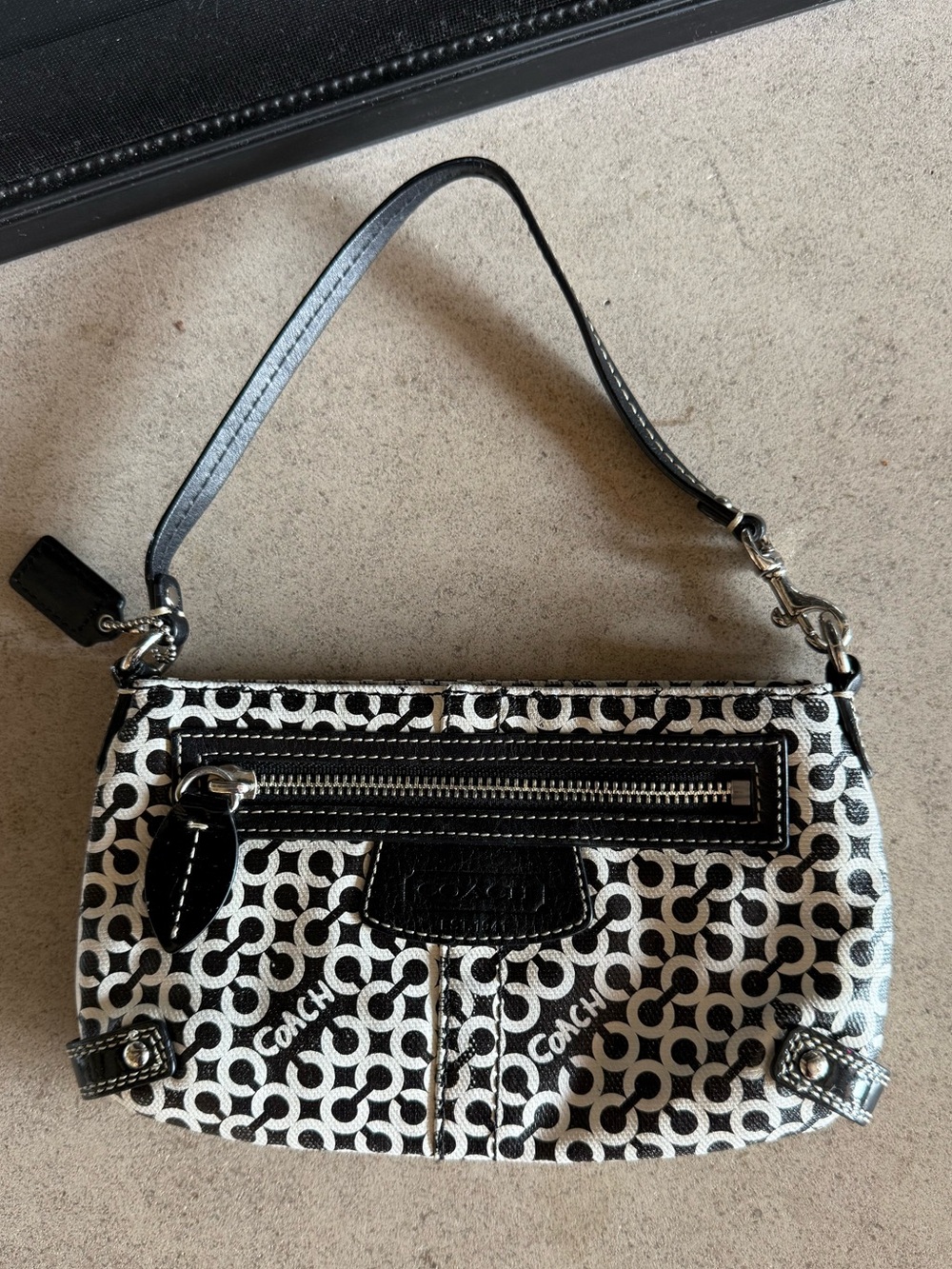 Coach Penelope Signature Op Art Clutch Wristlet Black White Purse Wallet
